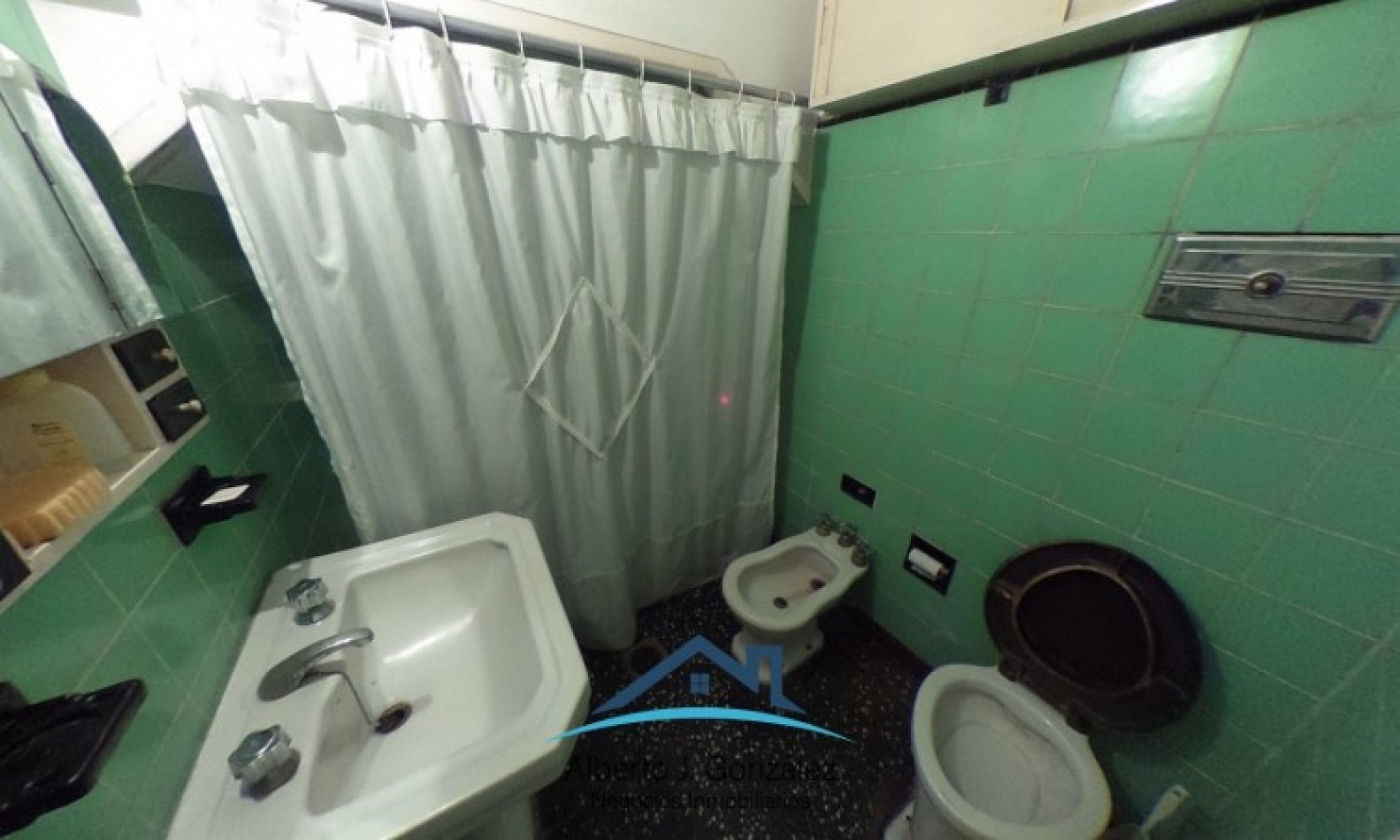 Galpon con vivienda en J. L. Suarez