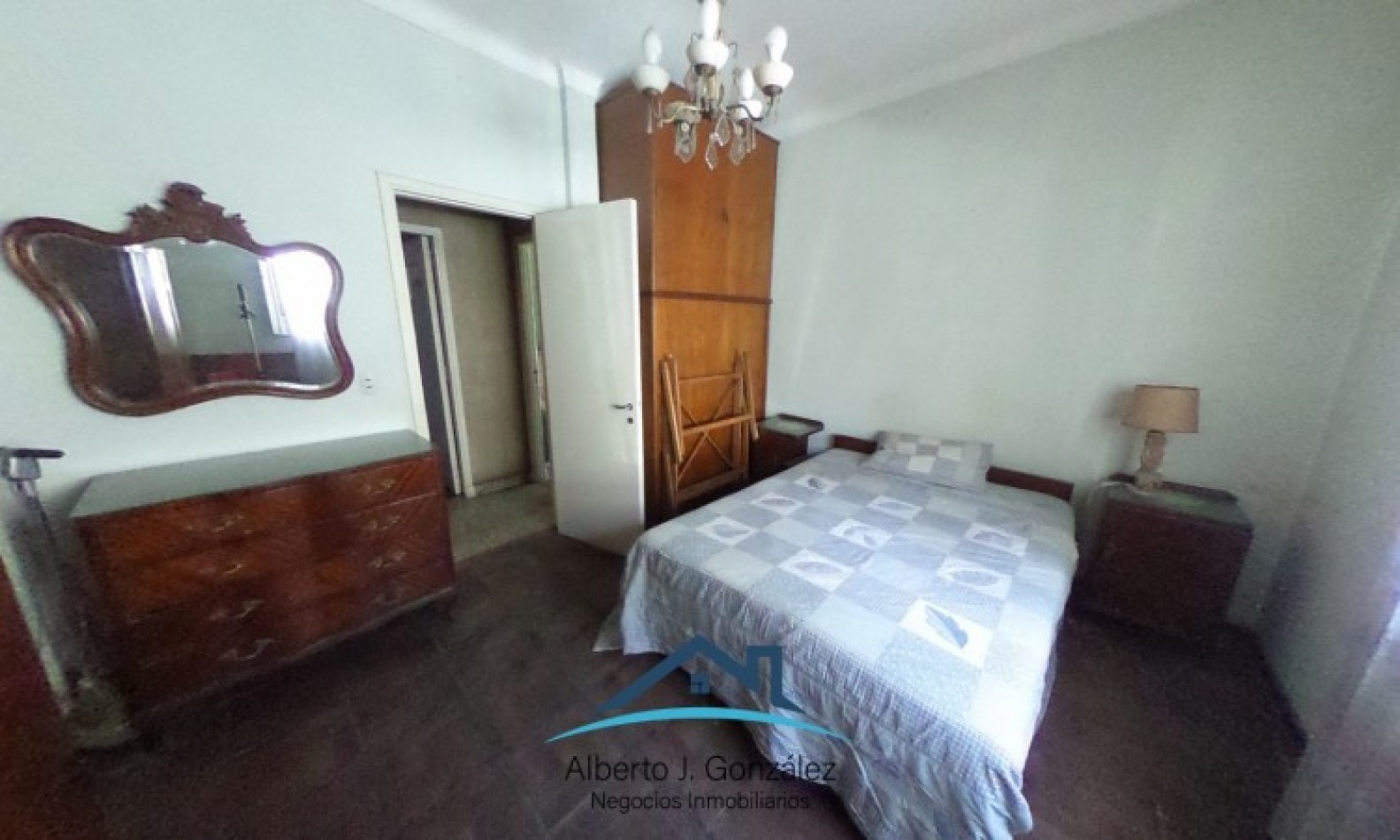 Galpon con vivienda en J. L. Suarez