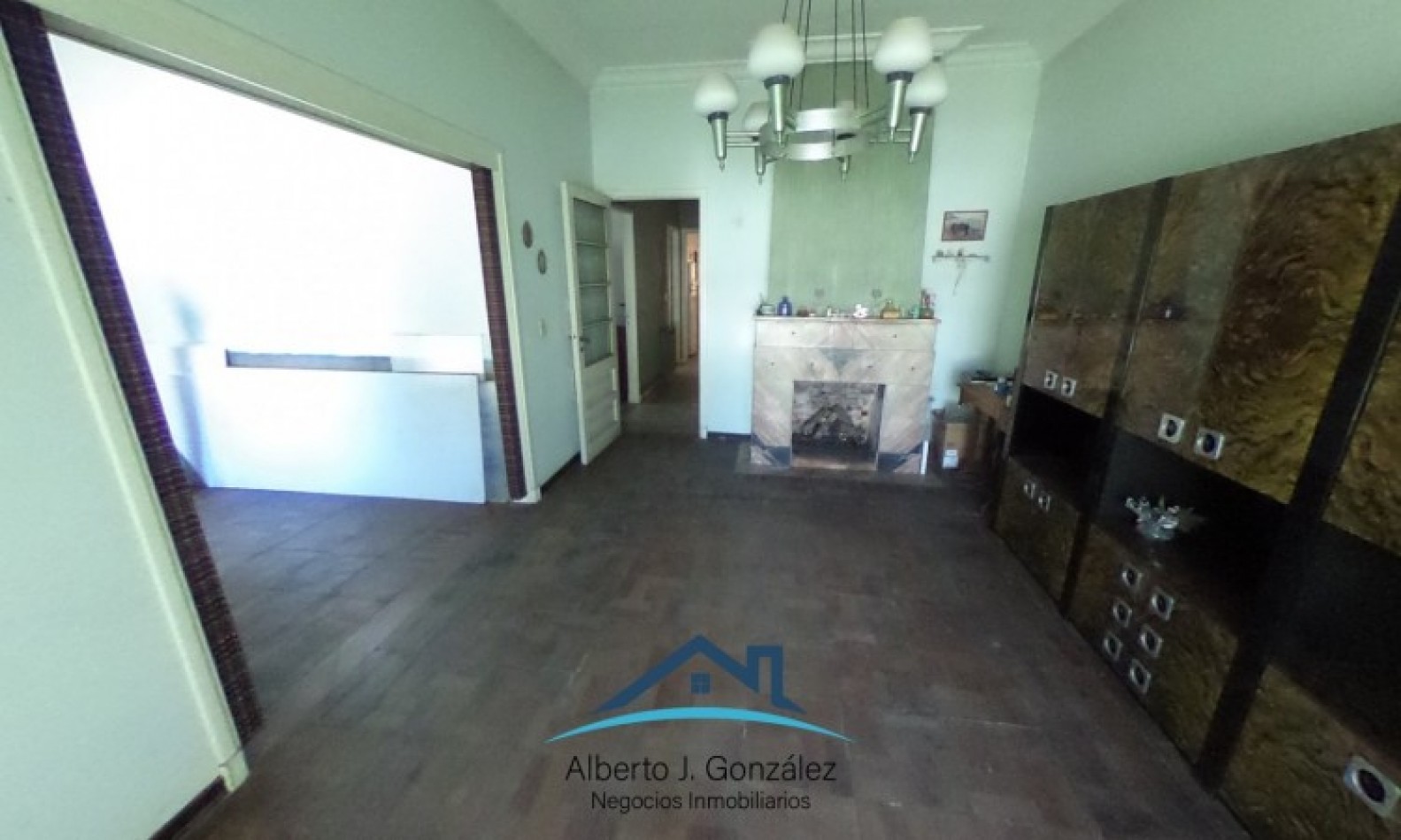 Galpon con vivienda en J. L. Suarez