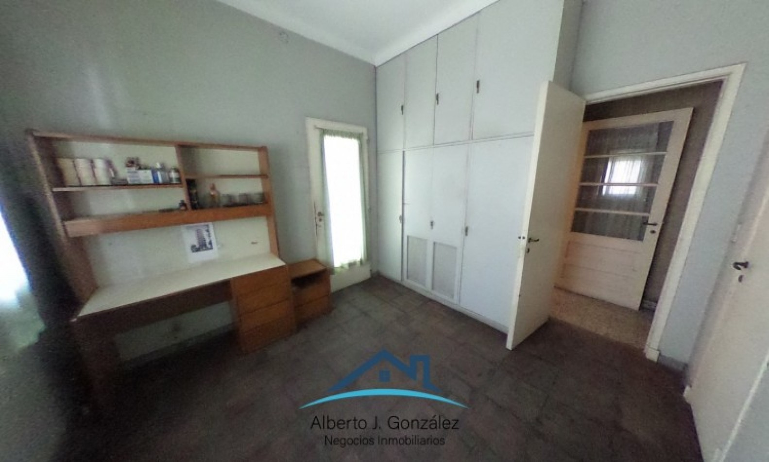Galpon con vivienda en J. L. Suarez