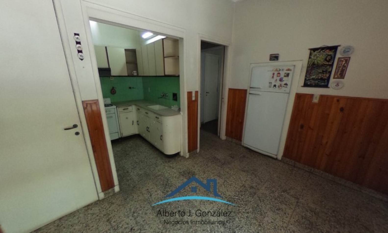 Galpon con vivienda en J. L. Suarez
